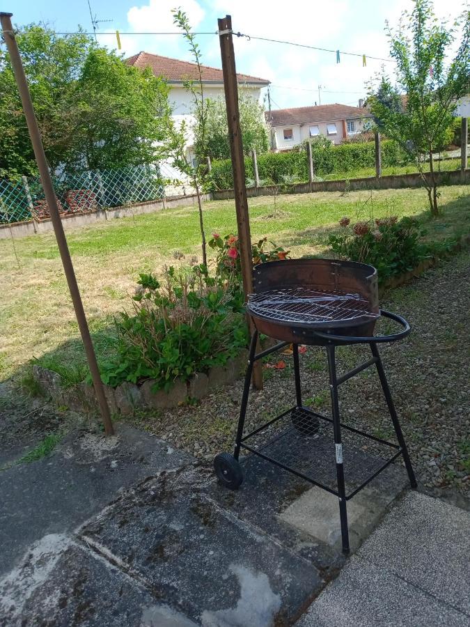 Maison Entiere Avec Parking, Garage Et Jardin Montluçon المظهر الخارجي الصورة