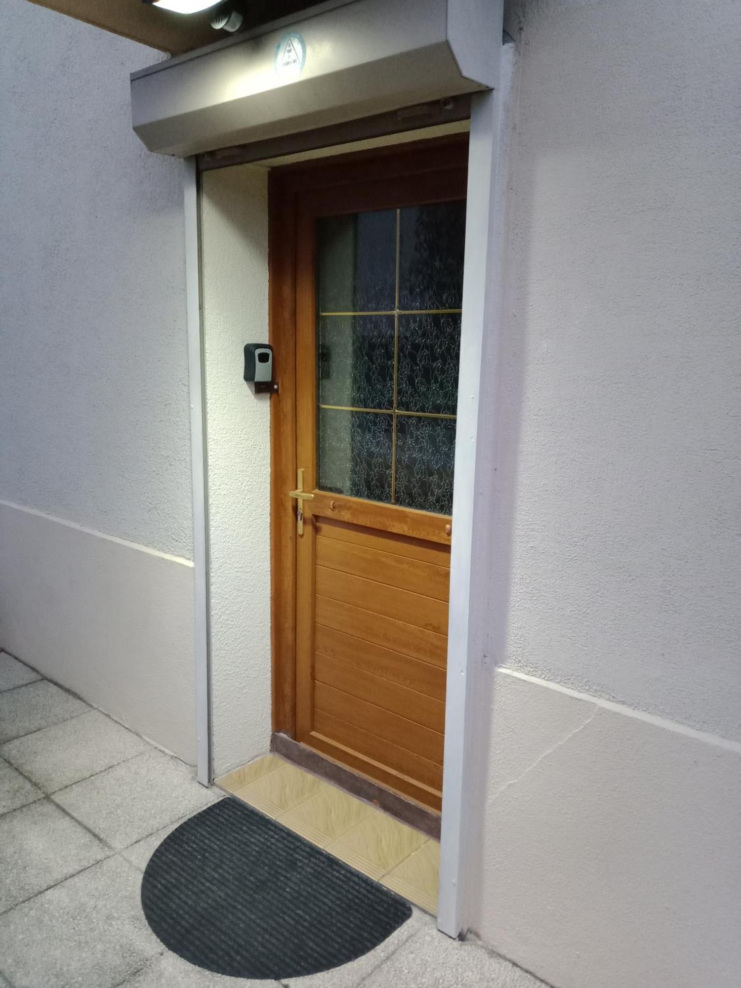 Maison Entiere Avec Parking, Garage Et Jardin Montluçon الغرفة الصورة